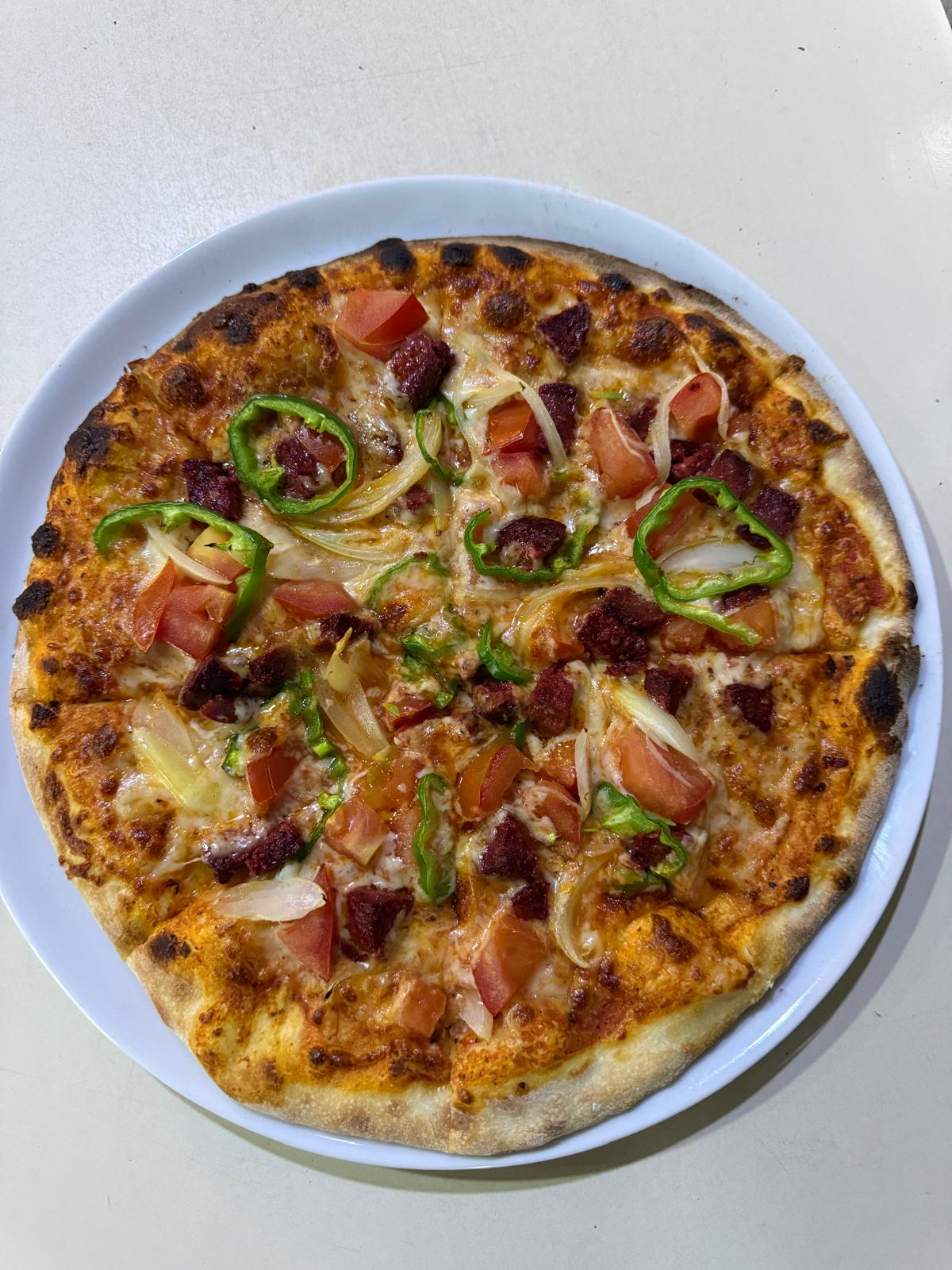Sujuk Pizza